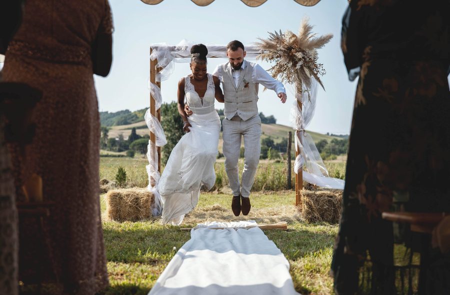 Cérémonie de mariage en extérieur, domaine du Tarn